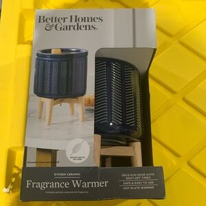 Better Homes & Gardens Ceramic Wax Warmer with Wood Stand. Auto shut off. New!